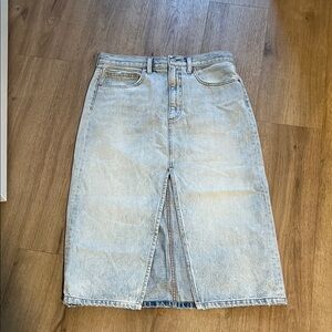 Aritzia Denim Forum The 90s Halle Skirt size 30